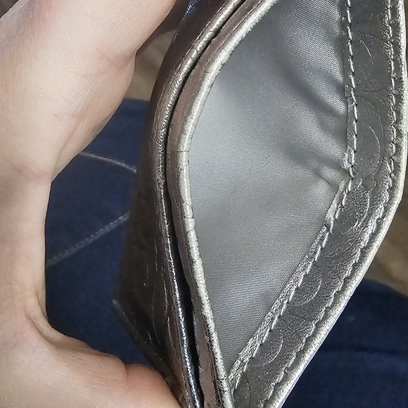 Embossed Silver Card Holder - Picture 4 of 4